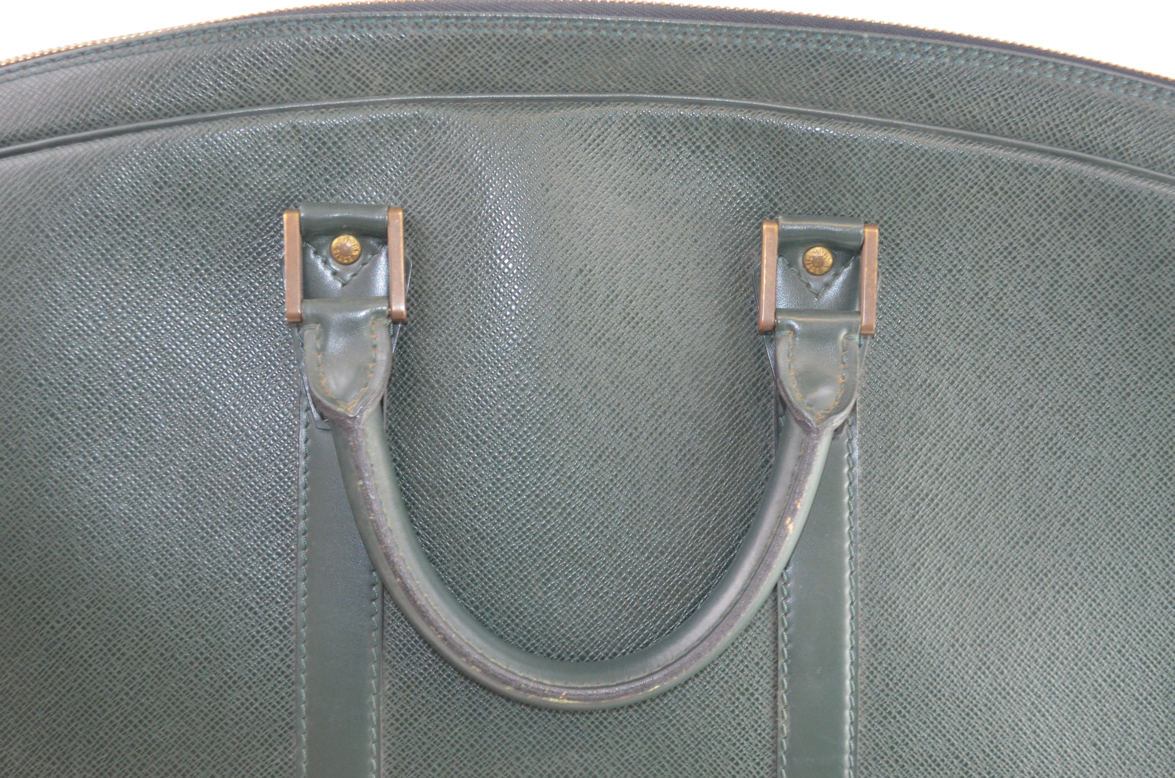 Louis Vuitton Kendall Reisetasche Taiga Leder Grün Vintage
