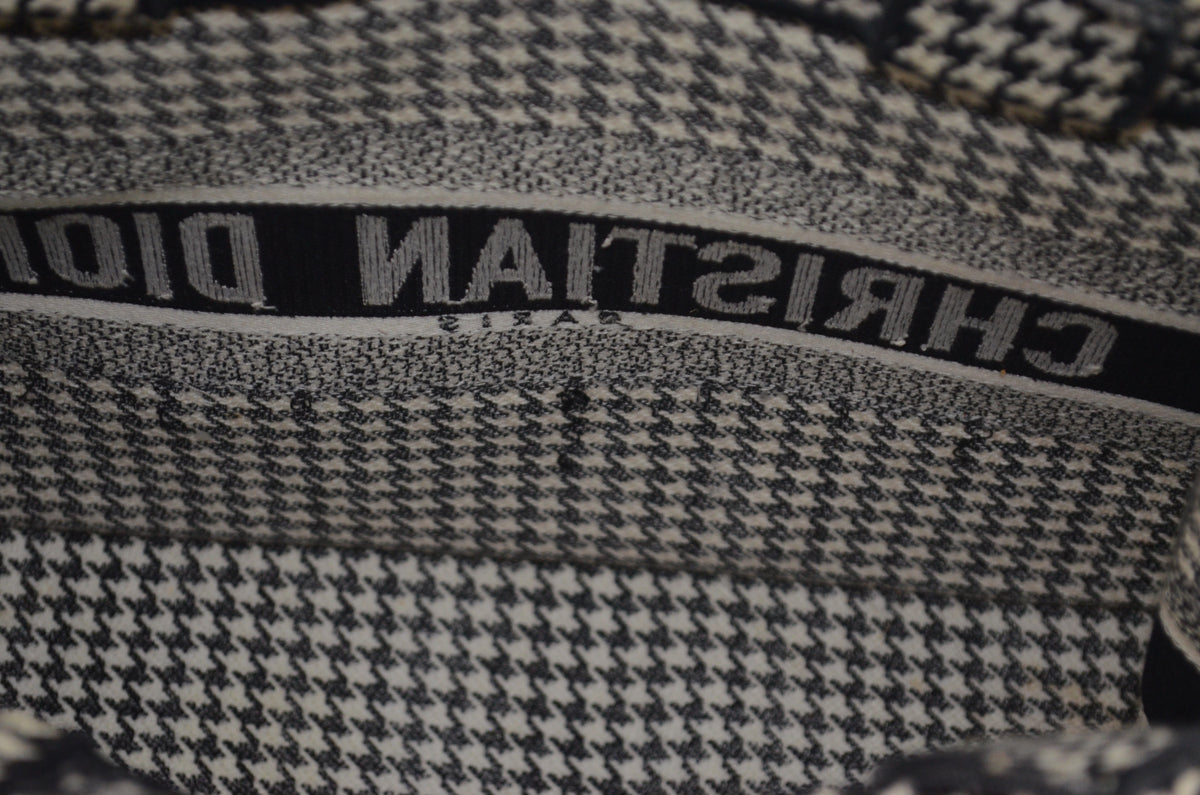 Dior Book Tote Large Houndstooth Schwarz Weiß
