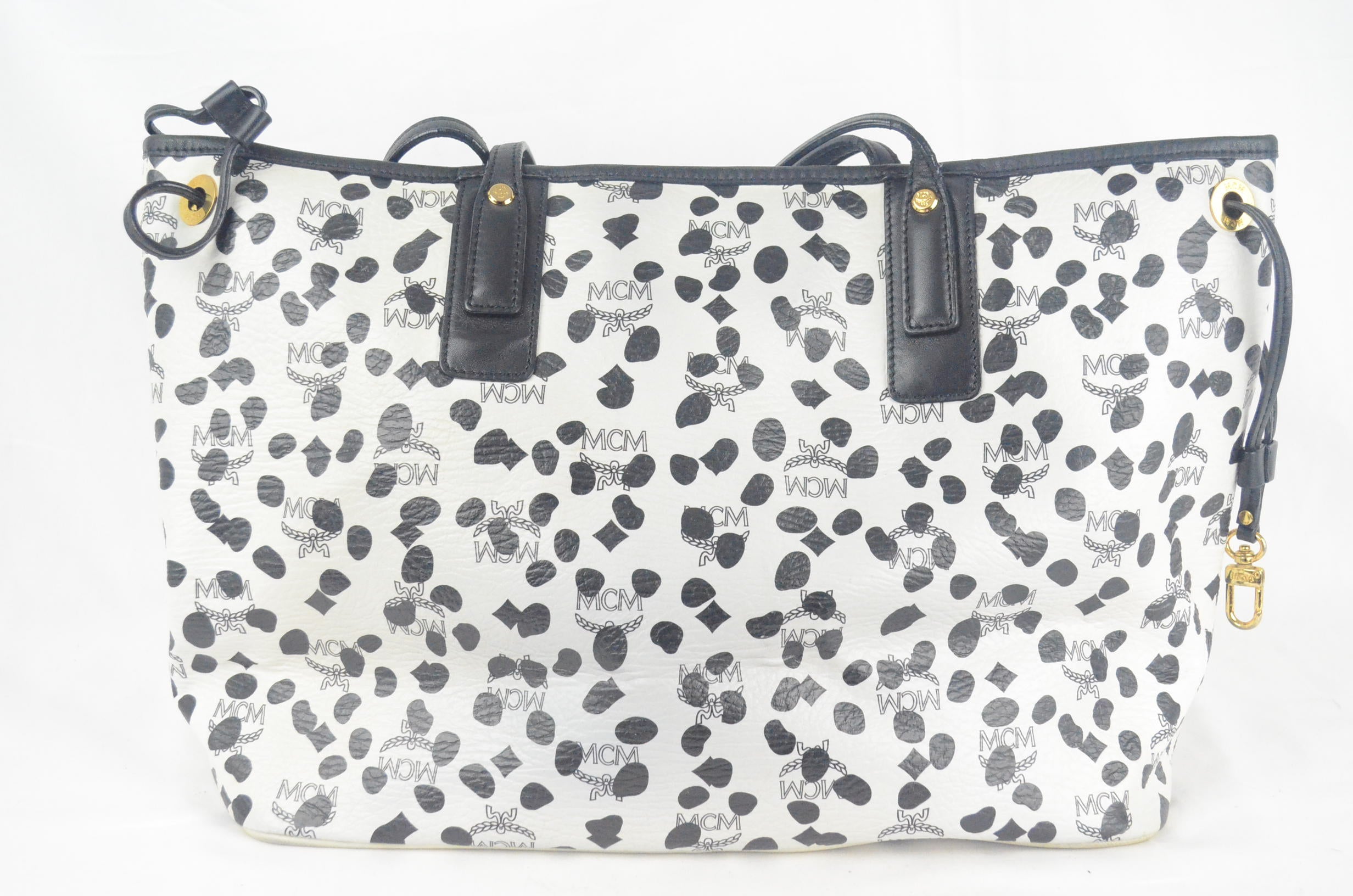 MCM Shopper aus der Loveless x MCM Collaboration
