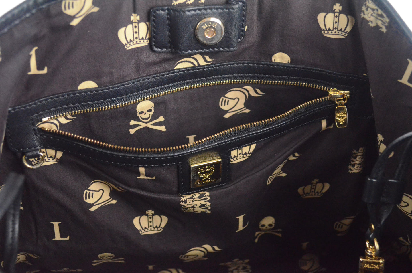 MCM Shopper aus der Loveless x MCM Collaboration