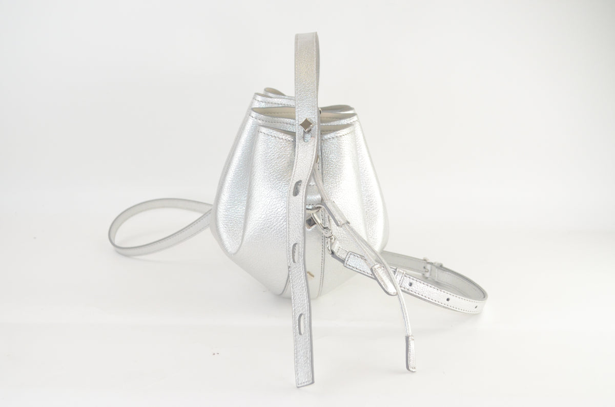 MCM Metallic Studded Bucket Bag Silber