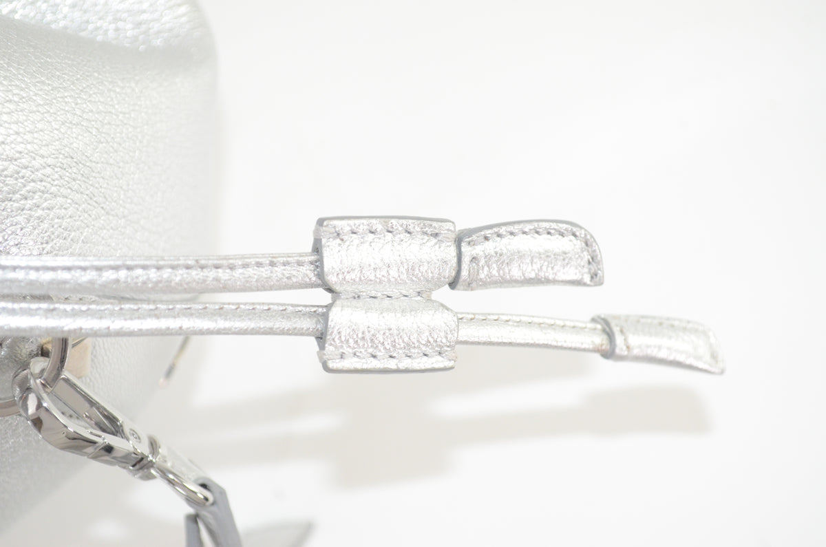 MCM Metallic Studded Bucket Bag Silber