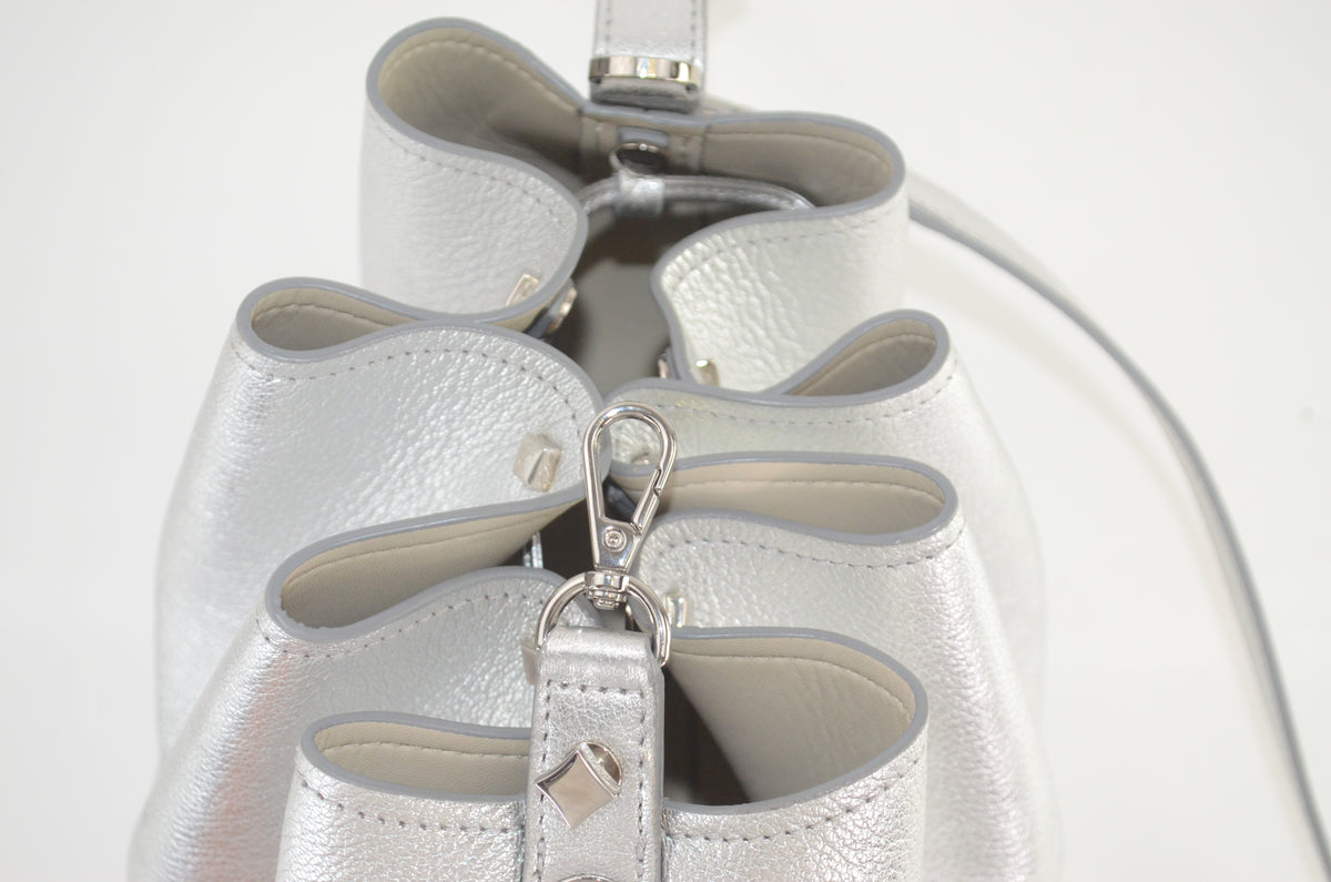 MCM Metallic Studded Bucket Bag Silber