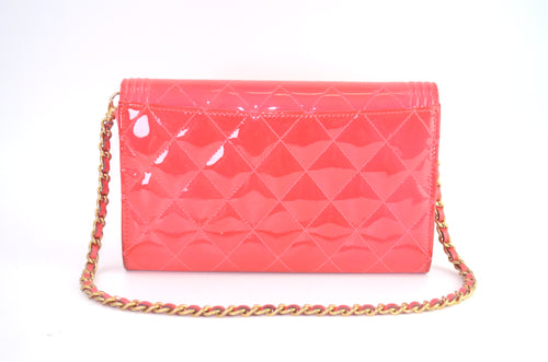 Chanel Boy Wallet on Chain Lackleder Pink mit Kettenriemen