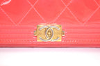 Chanel Boy Wallet on Chain Lackleder Pink mit Kettenriemen
