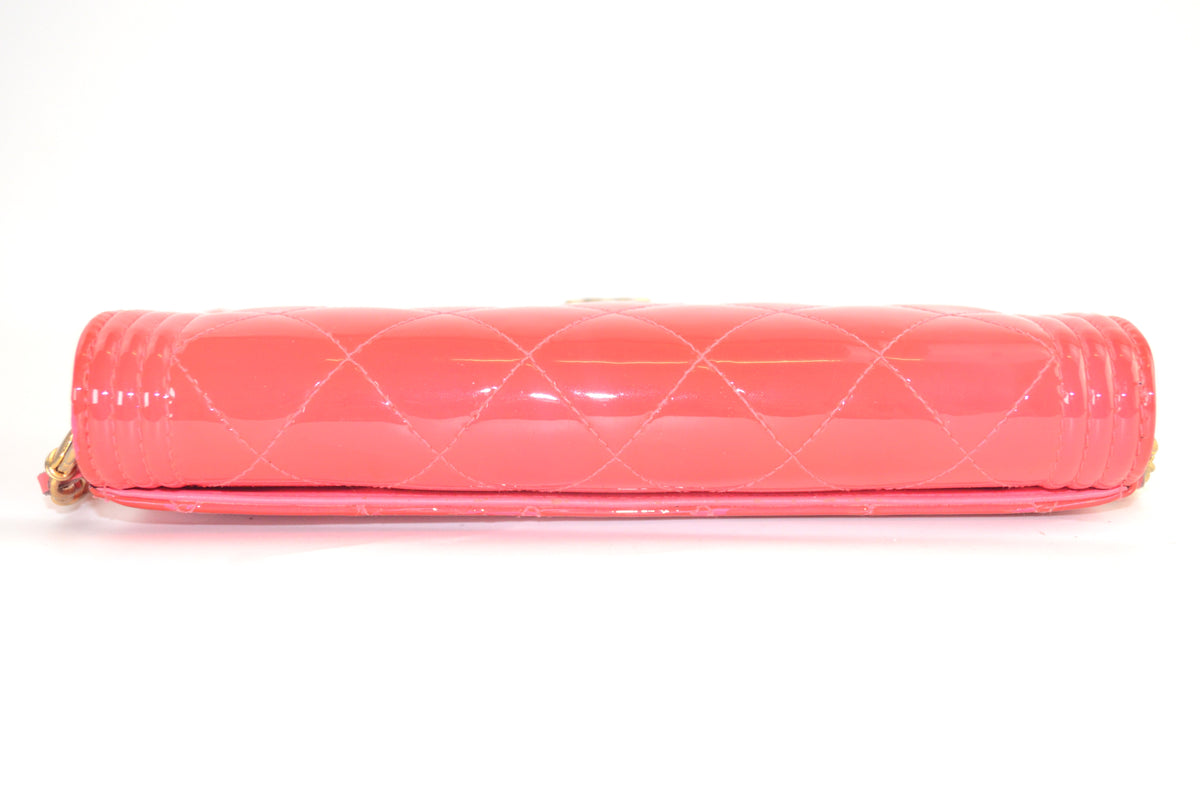 Chanel Boy Wallet on Chain Lackleder Pink mit Kettenriemen