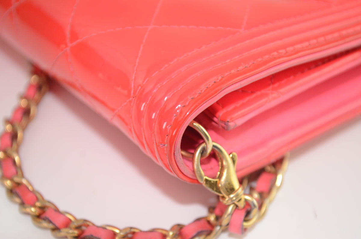 Chanel Boy Wallet on Chain Lackleder Pink mit Kettenriemen