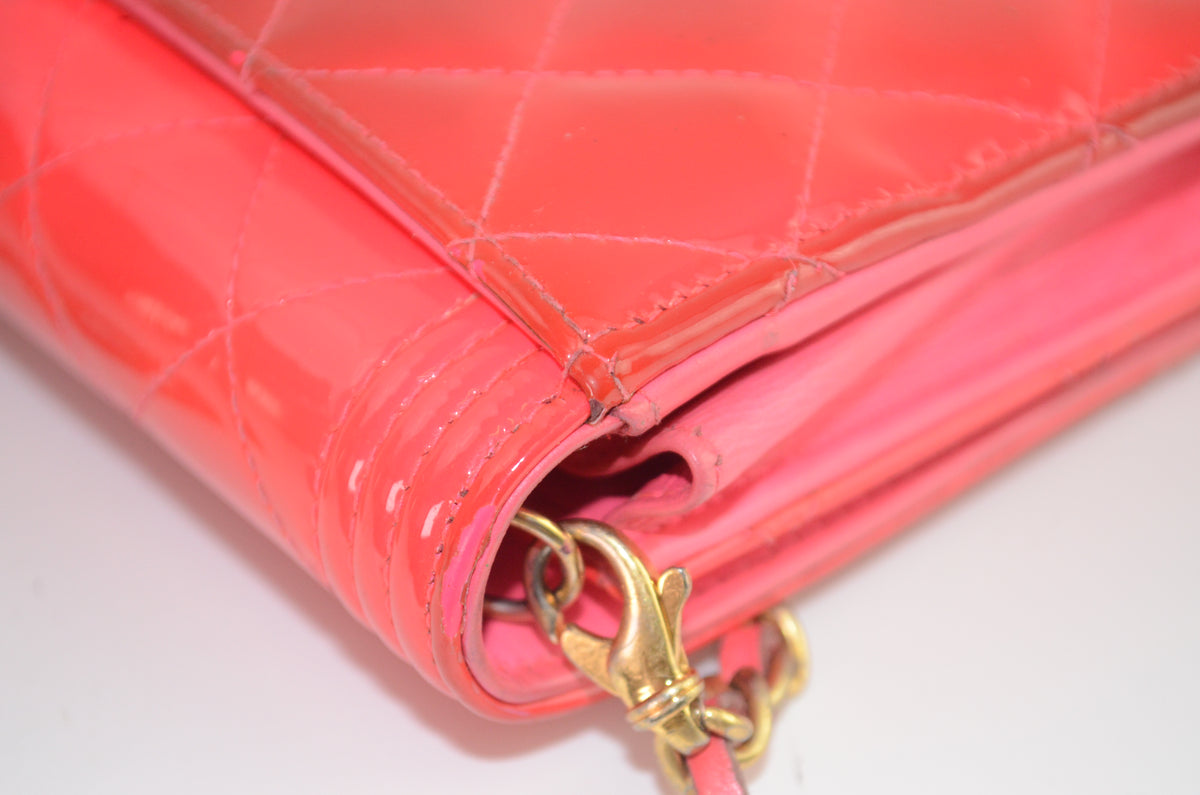 Chanel Boy Wallet on Chain Lackleder Pink mit Kettenriemen