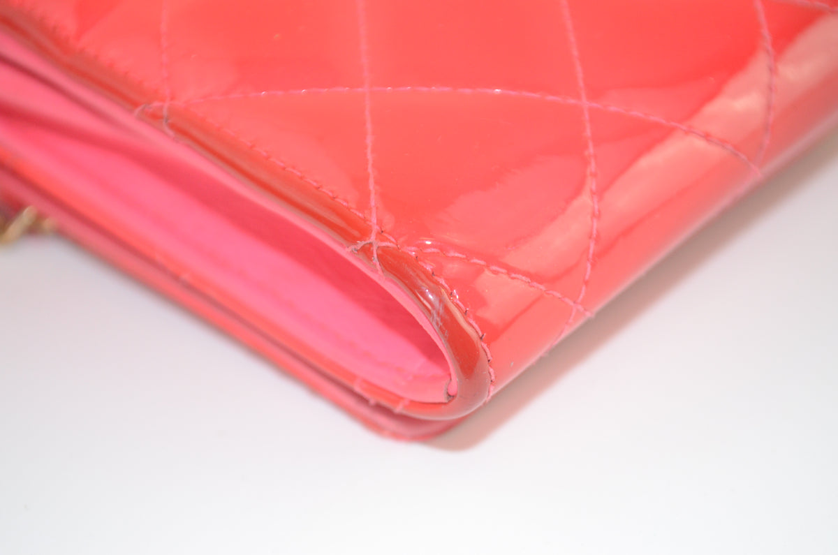 Chanel Boy Wallet on Chain Lackleder Pink mit Kettenriemen