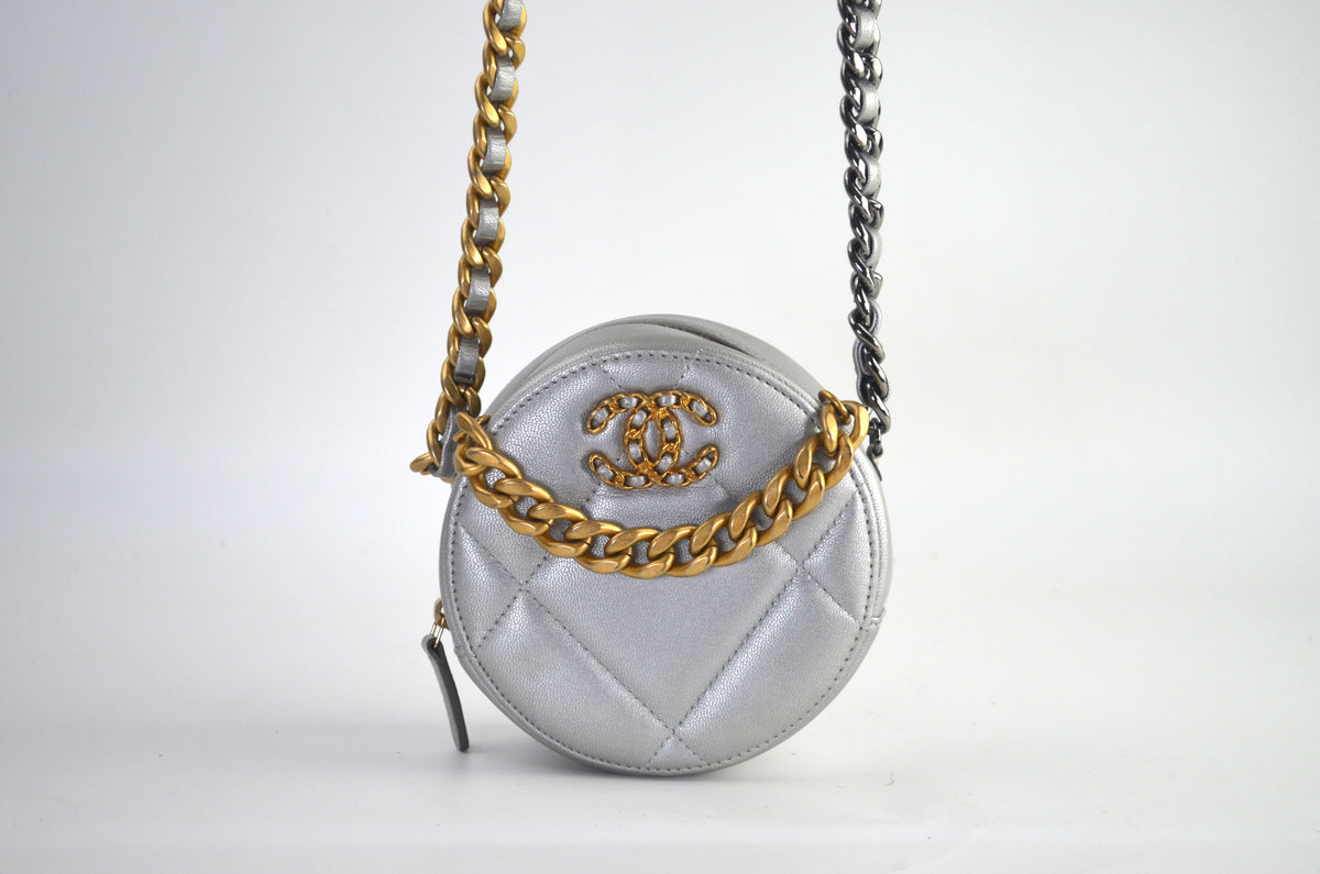 Chanel 19 Round Clutch with Chain Metallic Silber