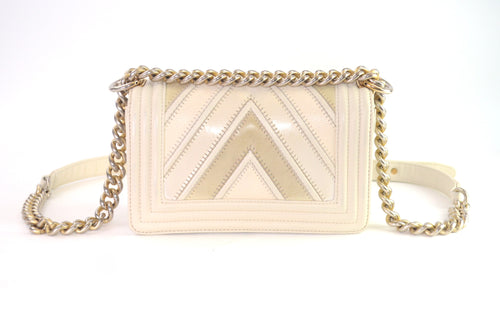 Chanel Boy Chevron Schultertasche Weiß & Beige