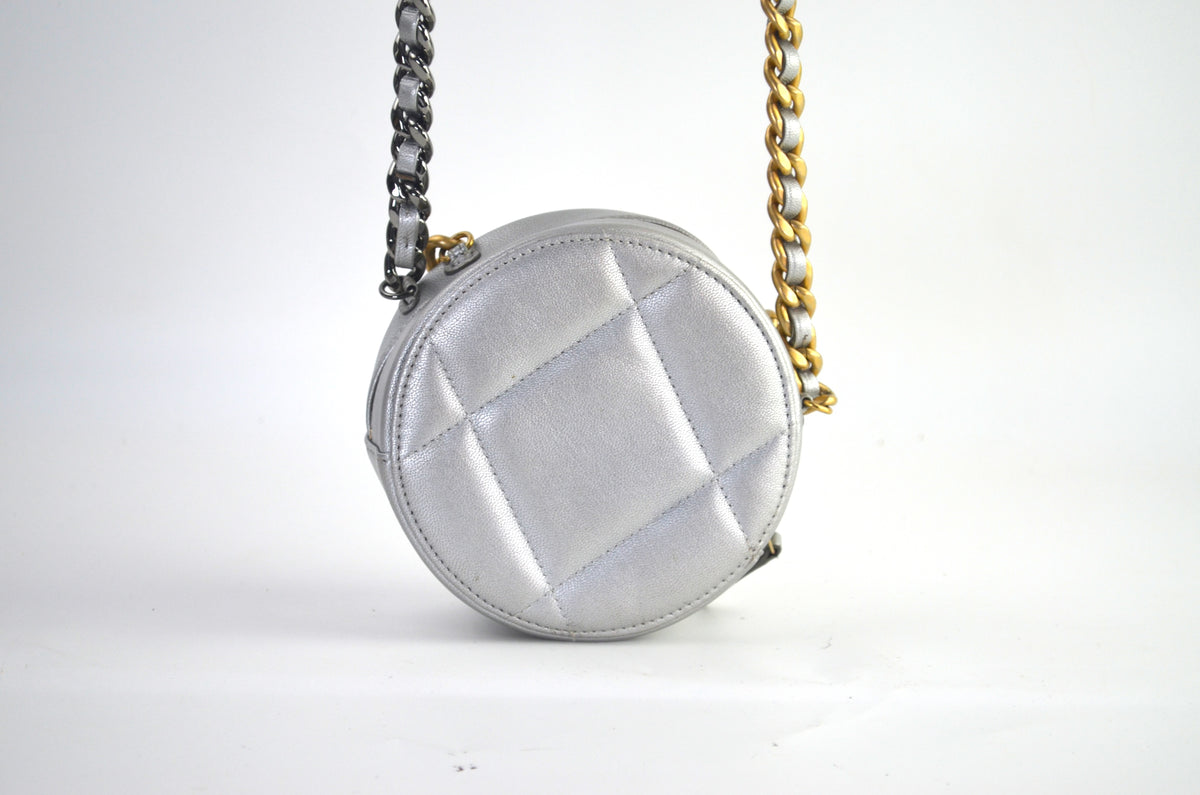 Chanel 19 Round Clutch with Chain Metallic Silber