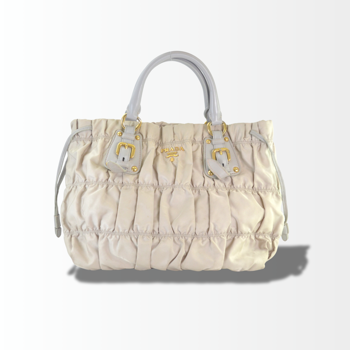 Prada Tessuto Gaufre Tote aus beigem gerafftem Nylon frontal