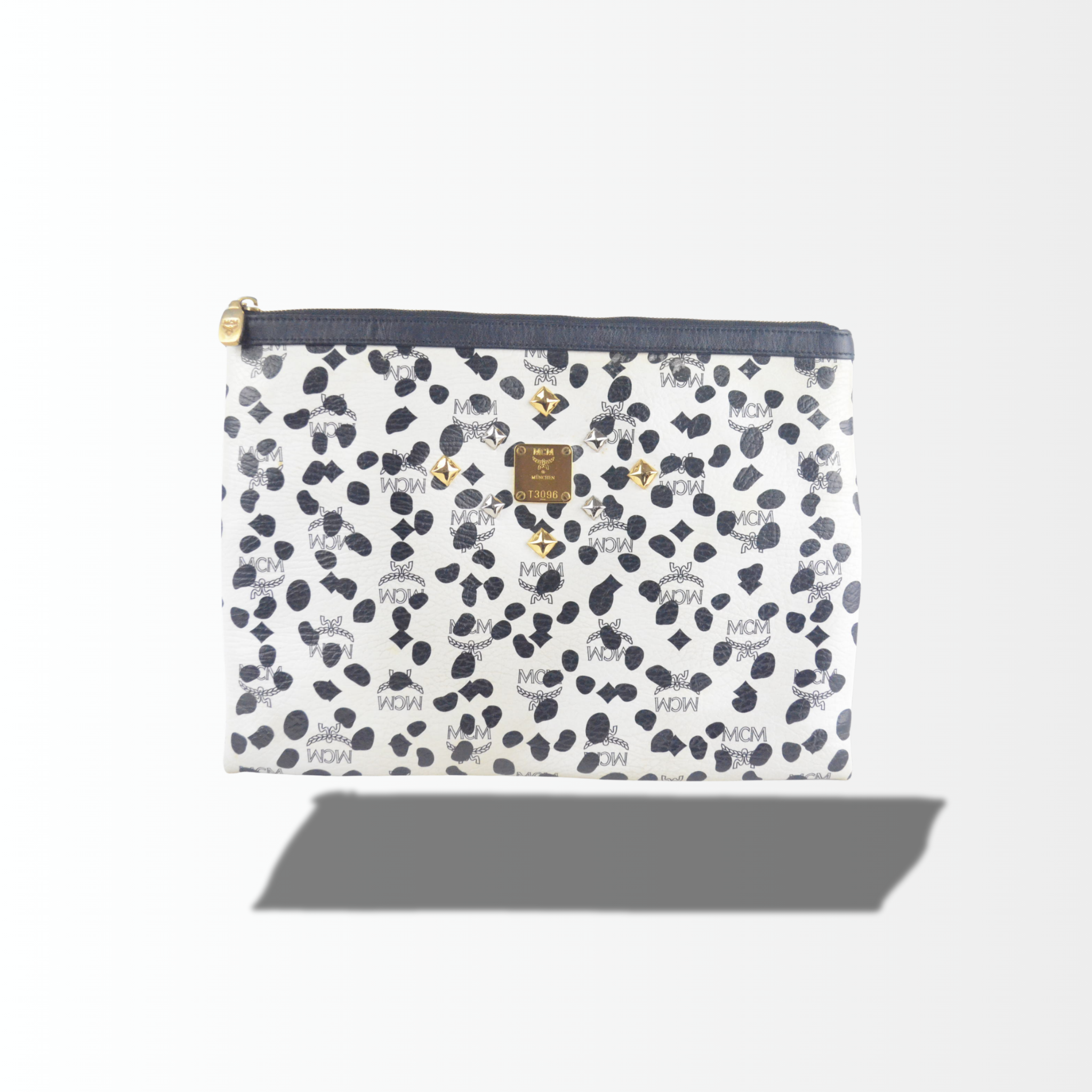 MCM Clutch aus der Loveless x MCM Collaboration