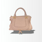 Chloé Marcie Handtasche aus puderrosa Leder mit goldfarbener Hardware – Vorderansicht