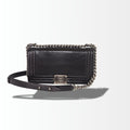 Chanel Boy Schultertasche aus schwarzem Leder mit dunkel silberfarbenem Kettenriemen – Seitenansicht