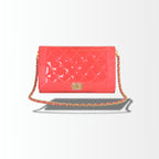 Chanel Boy Wallet on Chain aus pinkfarbenem Lackleder