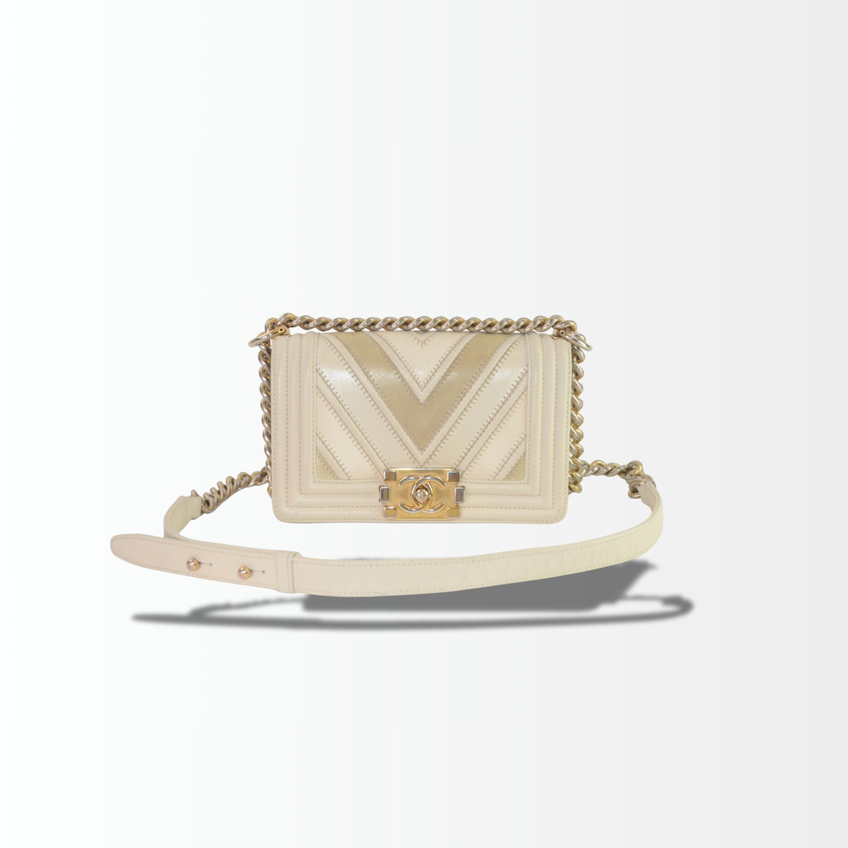 Chanel Boy CC-Verschluss in Gold und Silber