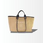 Chanel Deauville Tote aus beigem Canvas mit schwarzen Lederhenkeln und Kettenriemen
