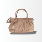 Gucci Sukey Medium Tote aus Leder in Rose Beige – Vorderansicht