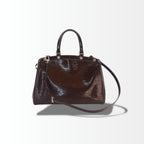 Louis Vuitton Brea MM Epi Electric Prune – Vorderansicht mit Schulterriemen