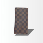 Louis Vuitton Damier Ebene Langbörse in Braun – Detailansicht der Ecke und Kanten