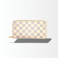 Louis Vuitton Zippy Wallet Damier Azur – Vorderansicht mit goldfarbenem Reißverschluss