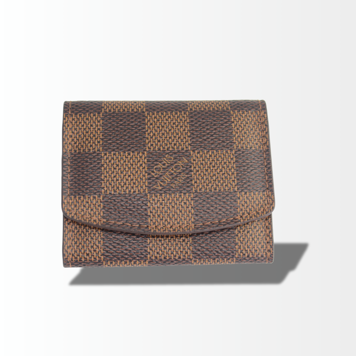 Alt-Text Hauptbild Louis Vuitton Porte-Monnaie Plat aus braunem Damier Ebene Canvas in Vorderansicht