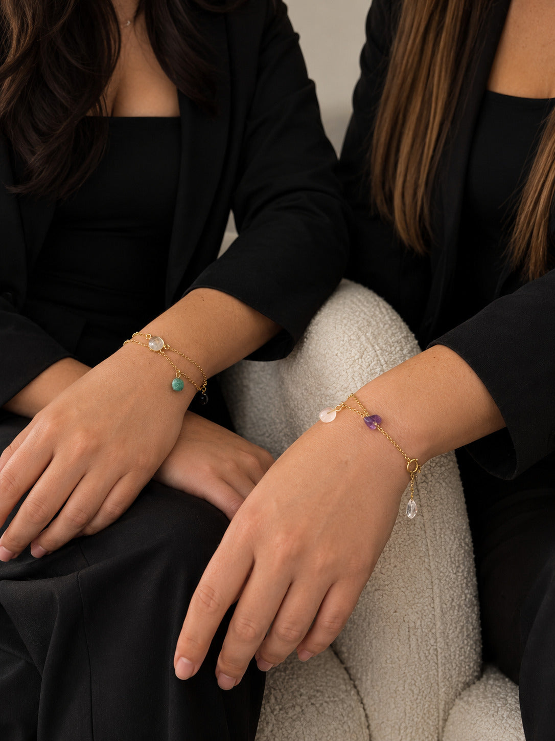 Vergoldetes Multicolor-Armband mit verschiedenen Edelsteinen