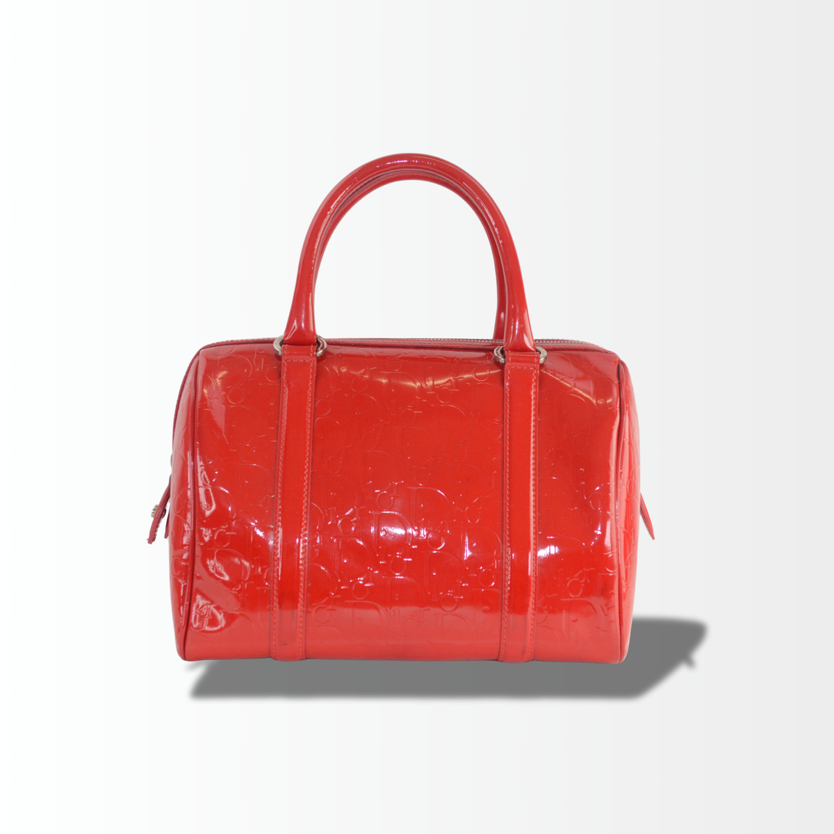 Dior Trotter Boston Bag aus rotem Lackleder mit eingeprägtem Monogramm